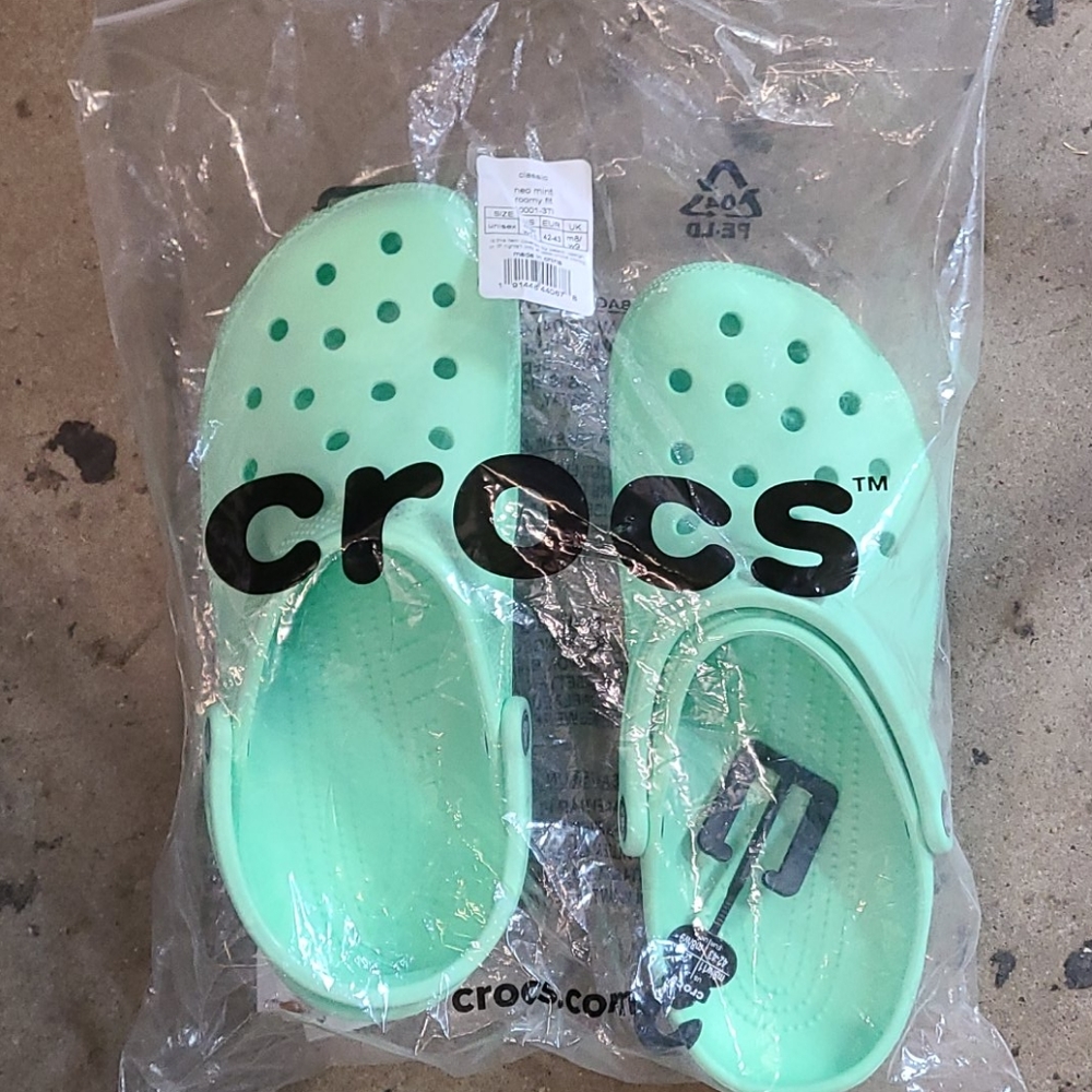 CROCS (Women's 11/Men's 9)